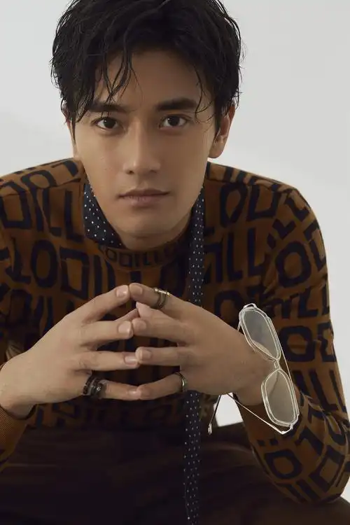 郑凯早春写真释出 型酷慵懒演绎轻熟男魅力