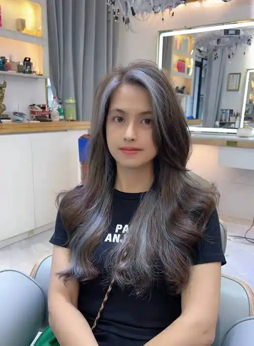 无论是选择明亮的对比色还是低调的同色系,都能够为你带来与众不同的