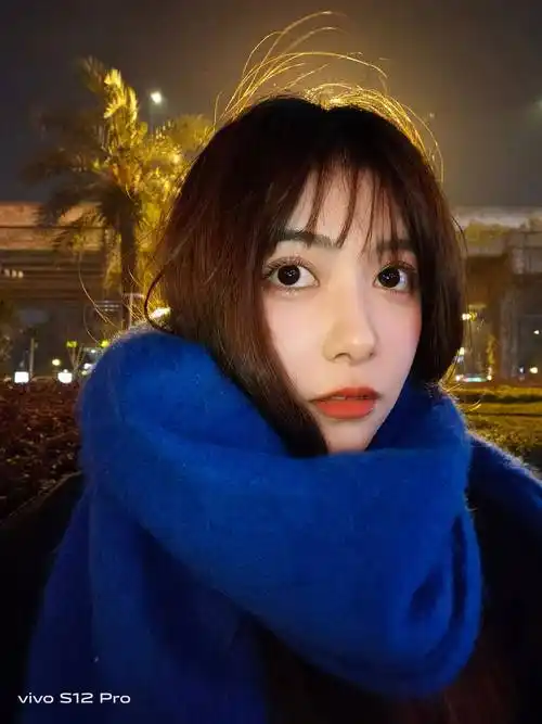 vivo s12 pro自拍解析_前置摄像头_照片_进行