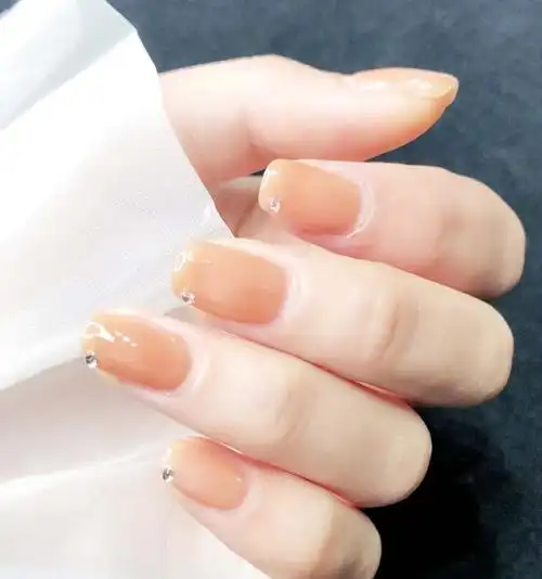 2021简约款温柔显白裸咖色美甲 【图】