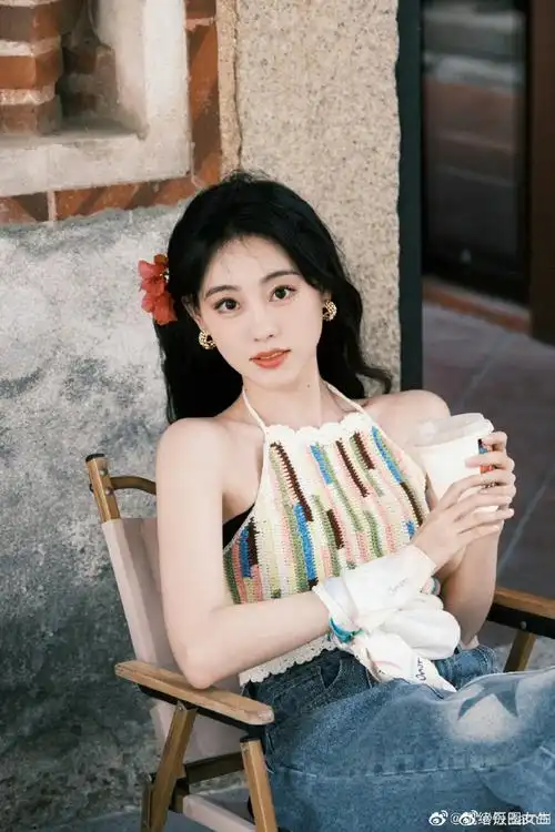 祝绪丹彩色吊带上衣##祝绪丹