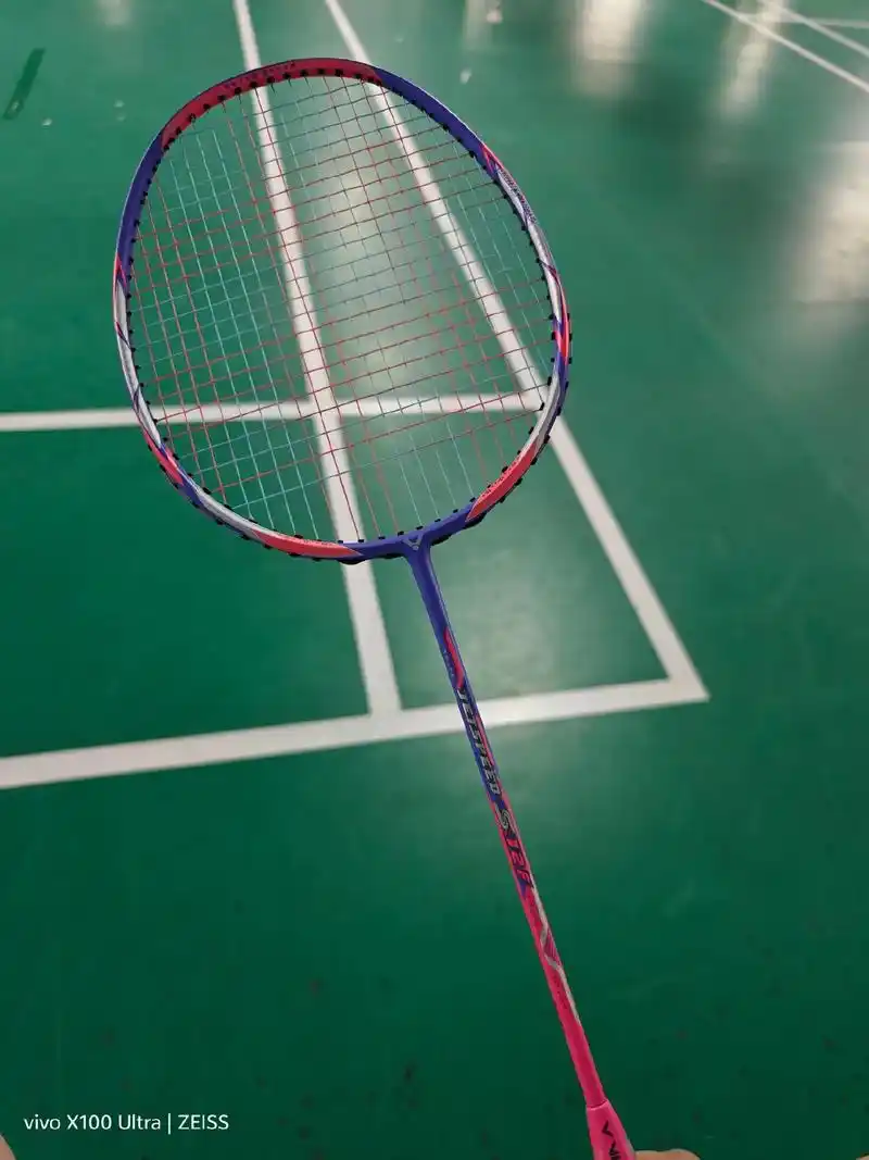 羽毛球就是个娱乐项目,球馆里买的激情对抗和公园里的羽毛球根本 - 抖