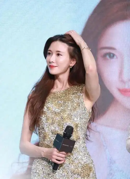 48岁林志玲宣布退出娱乐圈:不再公开亮相,将彻底回归家庭|杨颖|模特