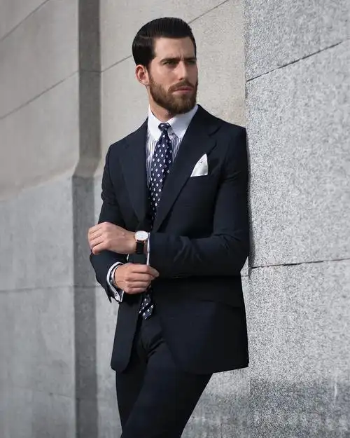 绅士暗格纹有着安静整洁的舒适感带给西装恰到好处的庄重与活力和谐又