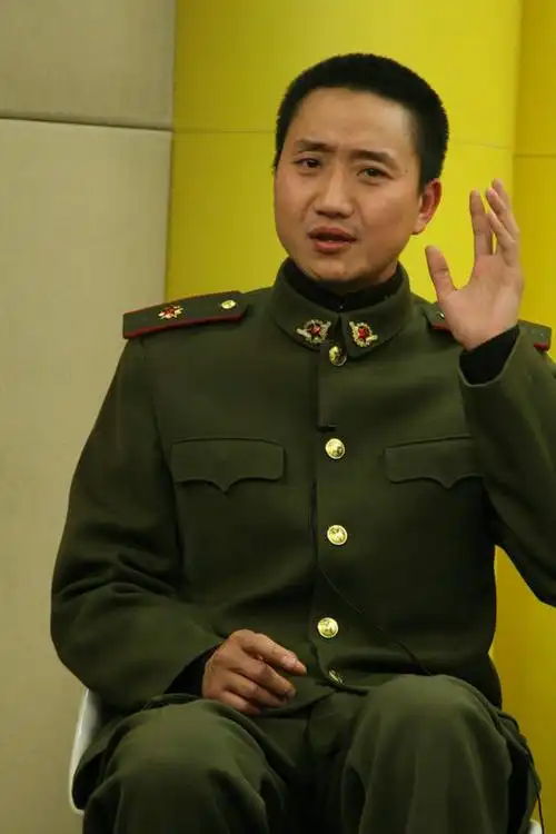 图文士兵突击聊天高峰戏剧化表情