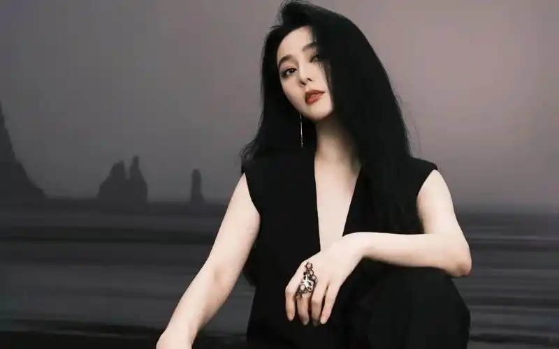 【范冰冰】冰冰最新照片分享,世界那么大,还是最爱你!