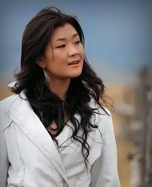 降央卓玛,给3个兄弟买车,被婆婆当亲女儿疼爱,如今生下3个儿子