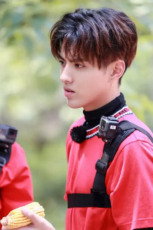 吴亦凡上综艺抓了一只猪99