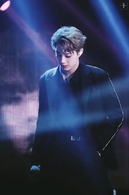 赖冠霖超话lkl lgl#赖冠霖初恋那件小事#小赖的金发舞台系列②@赖冠霖