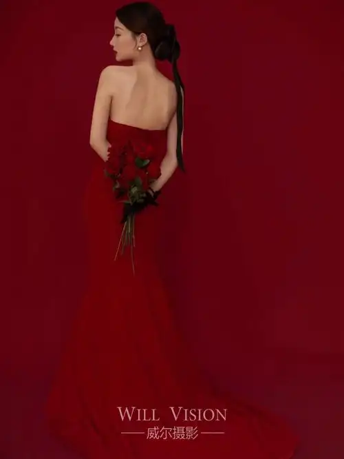 晒晒我最爱的红色背景婚纱照