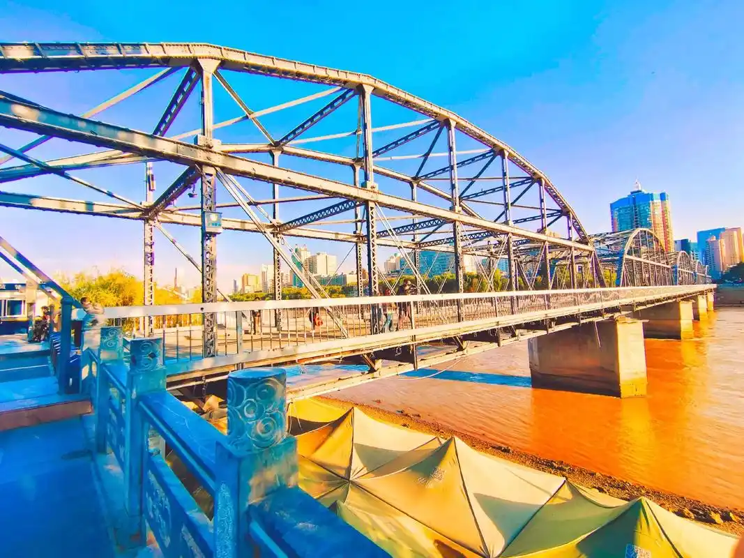 中山桥.中山桥是兰州市一座跨黄河铁桥,建于清光绪三十三年(1 - 抖音