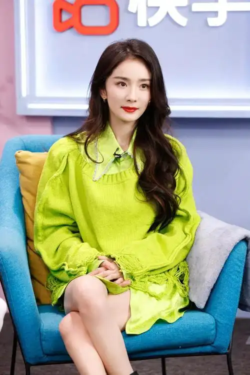 杨幂"杭州萧山"好美,中式风穿搭凹凸有致,"大幂幂"名不虚传