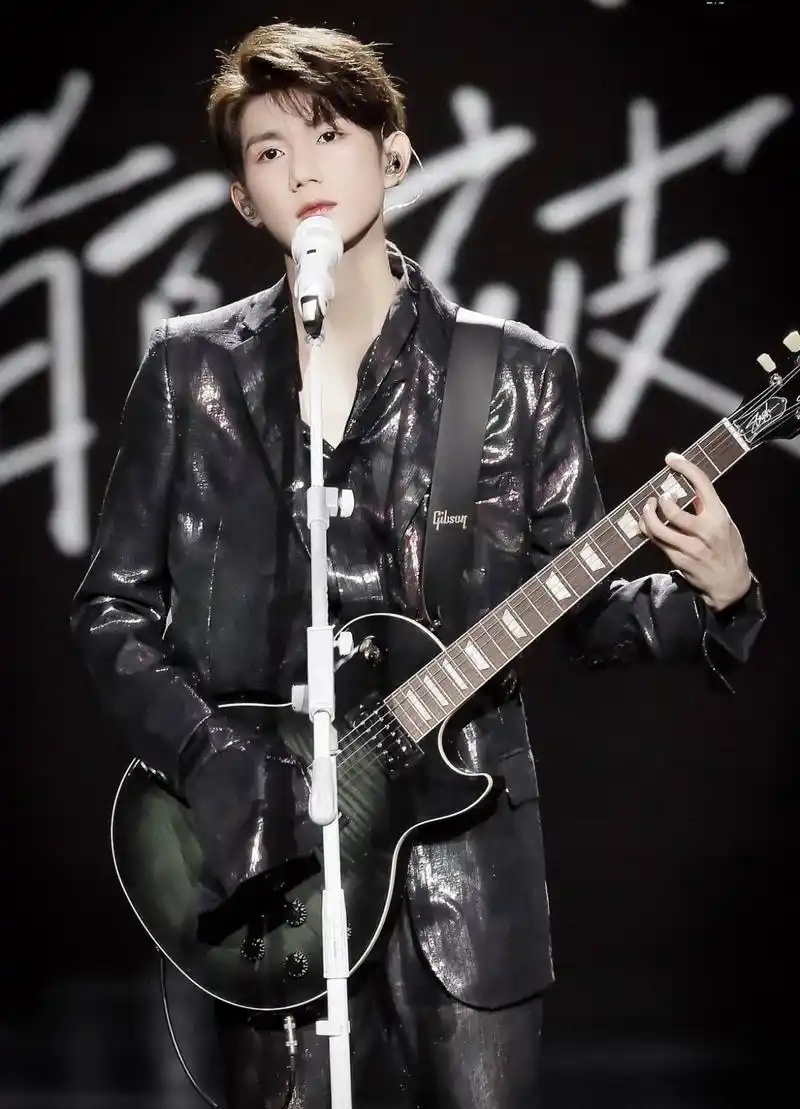 王源在沸腾之夜连唱了哪三首歌