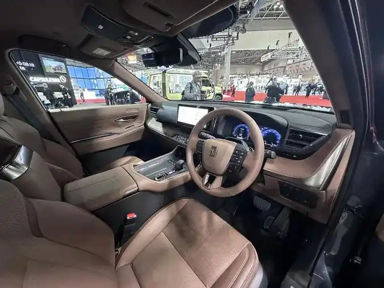 丰田世纪suv正式亮相 起售价约合人民币124万元