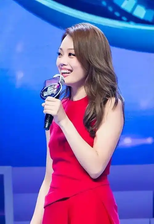 2001年,曾志伟嘲笑容祖儿,当晚被打进医院,得知是谁后大吃一惊_杨受成