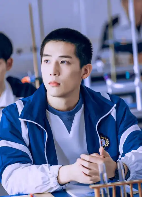 王安宇大写寸头照,帅气你get到了吗