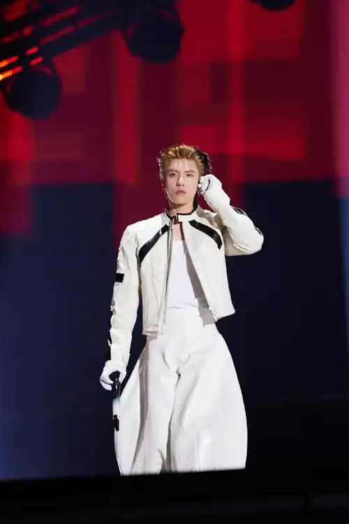 王子异超话#看完王子异热的烫瞬间不冷了#是2023年最后一个舞台,也是