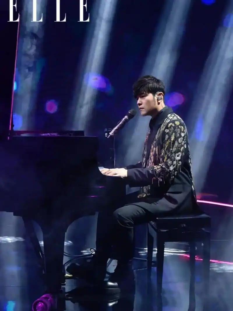 周杰伦的侧颜 周杰伦#周杰伦演唱会