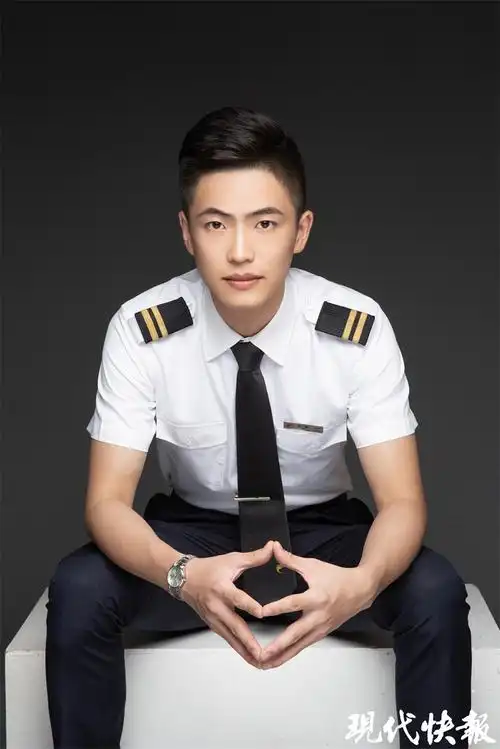 疫情下的人世间丨飞行时间减半南京95后空少成了后备厢车队队长