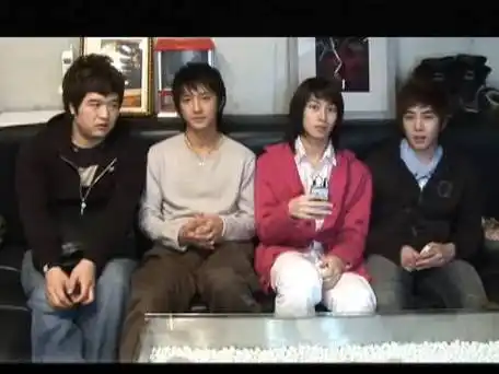 韩庚作为第一个在韩国出道的中国人,当时他们的组合真的惊艳了我们