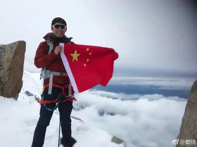 金秋十月,愿祖国昌盛;祝窦骁 业峻鸿绩;望豆粉们安康顺意!