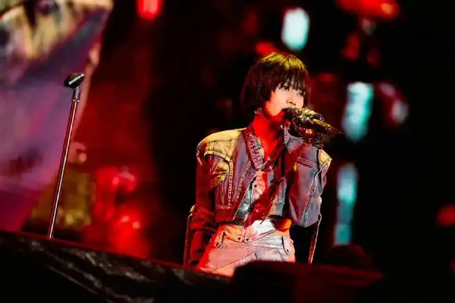 刘惜君齐刘海短发