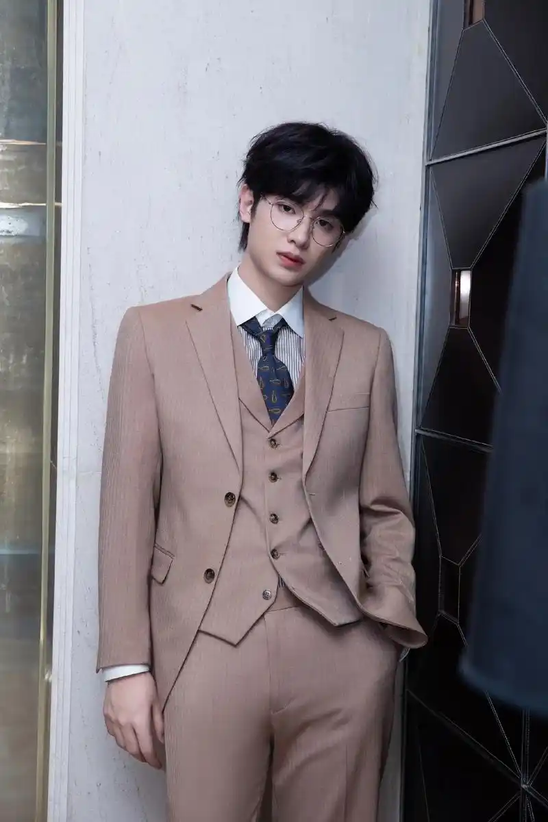 黄明昊[超话]# · #黄明昊极限挑战