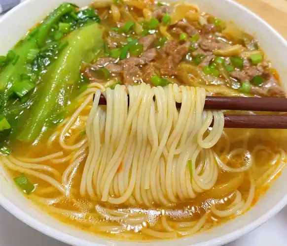 又是美食一顿:榨菜肉丝面 喷香鸡翅!