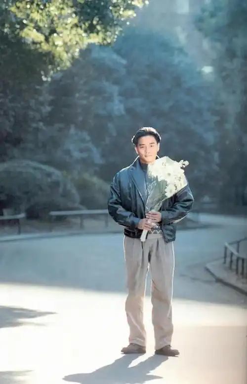 张国荣离世20周年众港星发文怀念去世地点成花海divdivdivbrdivdiv