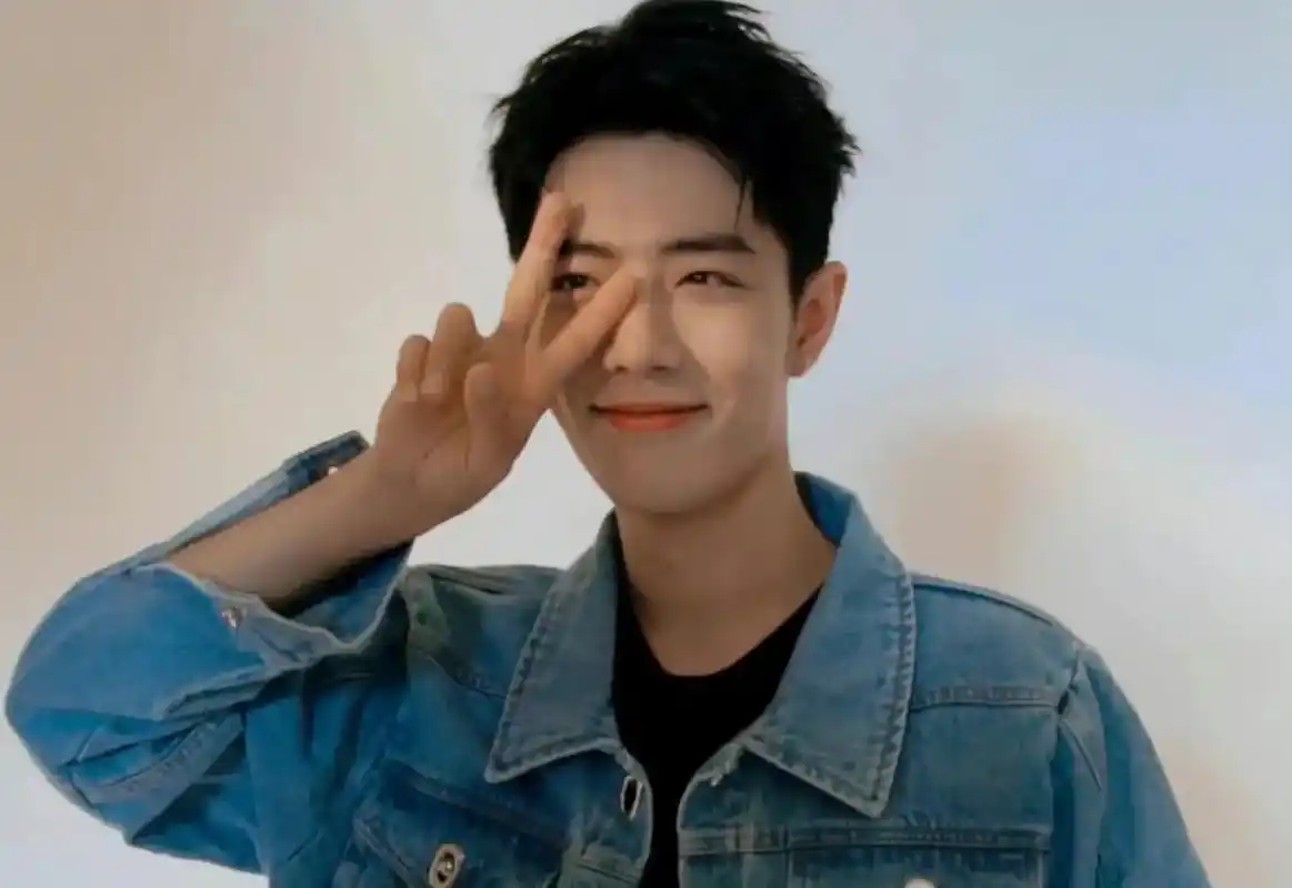 肖战 眼睛真好看,眉毛真好看,头发真好看,鼻子真好看,嘴巴 - 抖音