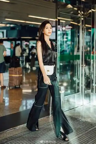 9.8 任家萱&任容萱(机场街拍)