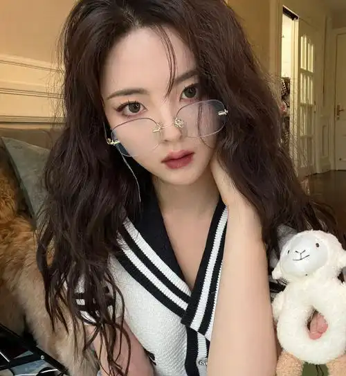 谢谢杨超越我的头像库存levelup