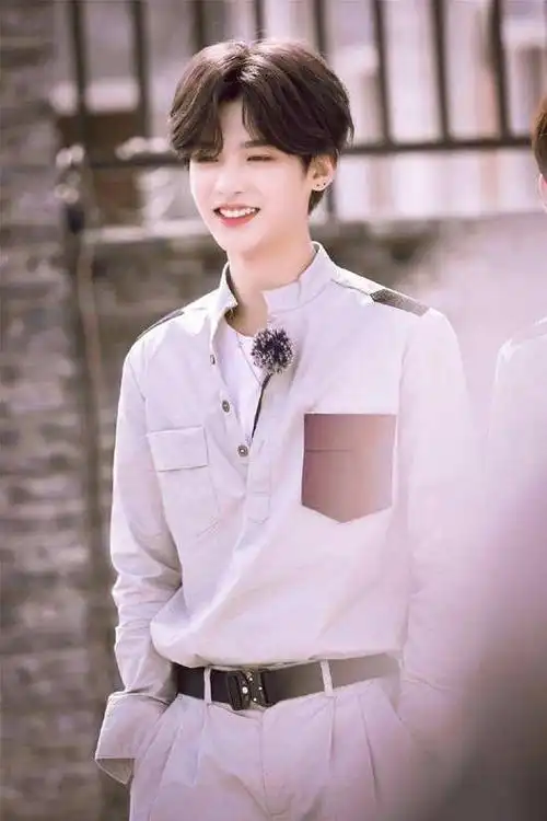 曝艺人黄明昊妈妈欠款3000多万被列入失信名单