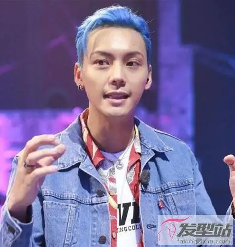 男生染蓝色头发好看吗吸睛炫目潮男都这样染