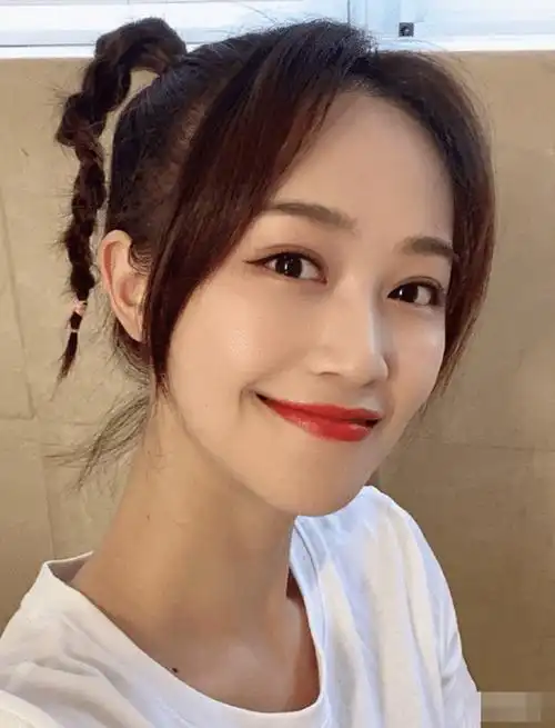 蓝盈莹早年旧照曝光在那个没有美颜年代颜值太过真实