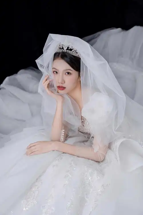 个女孩都可以穿上自己喜欢的婚纱,当一回公主无所谓结婚或单身,单人或