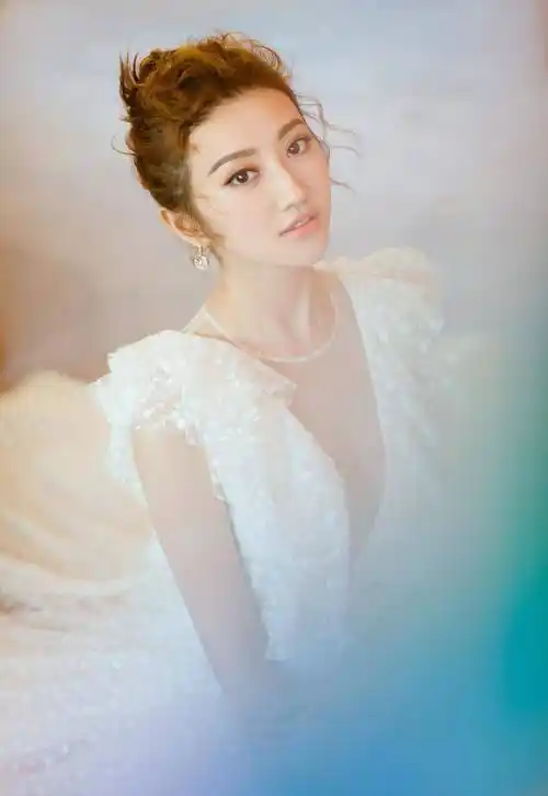 景甜回应资源咖,当初因为太年轻对资源没概念,按照公司安排去做_质疑