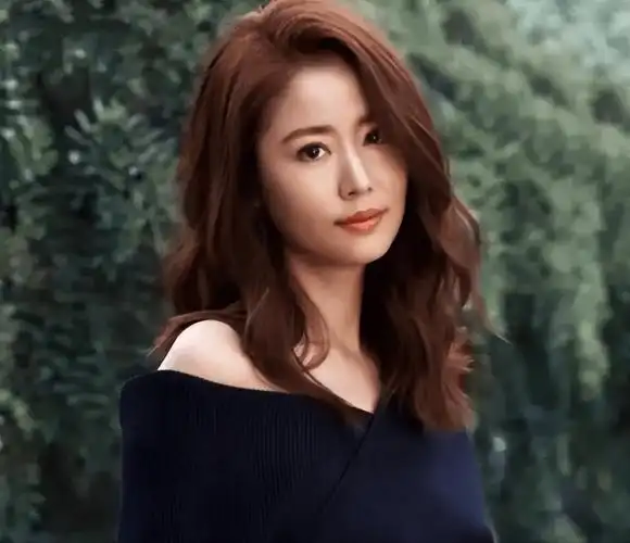 林心如近况曝光引争议,肚子隆起疑似怀孕,47岁素颜像路边大妈!