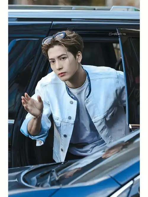 王嘉尔线下签售会高清图