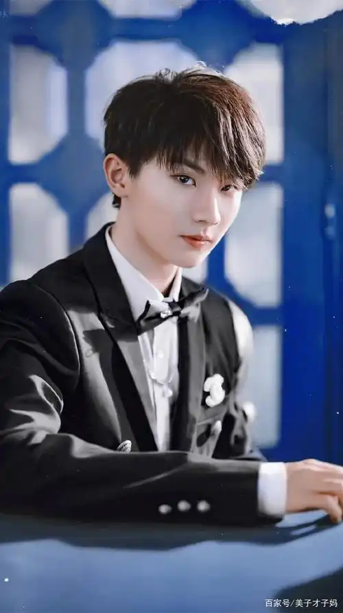 时代少年团马嘉祺西装图片:太杀我了!