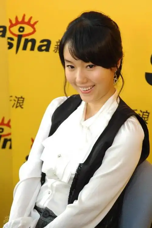 图文李贞贤做客新浪聊天可爱的羞涩女孩