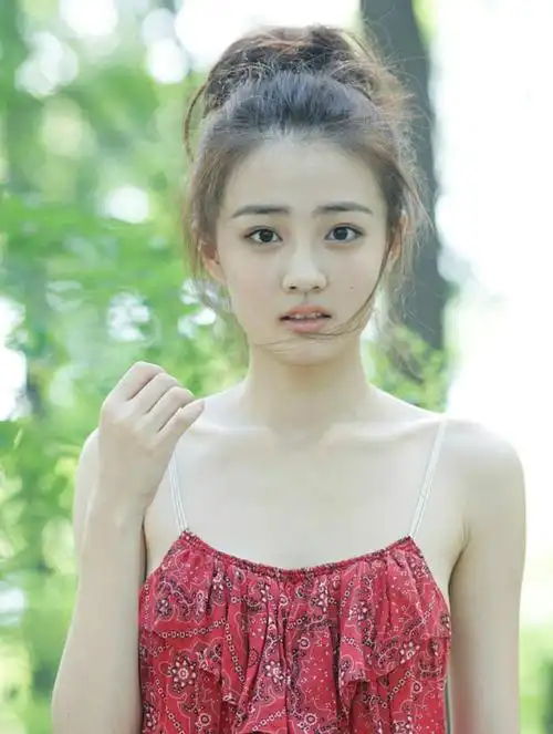 徐璐个人资料("内娱白富美"徐璐,这是杨幂最嫉妒的女艺人)-天晟网