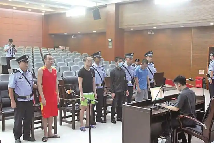 一"运霸"涉恶团伙被公开审判