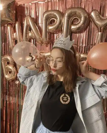 吴昕发文庆生,好友齐聚氛围欢乐,新的一年又长了一岁_气球_带着_生日