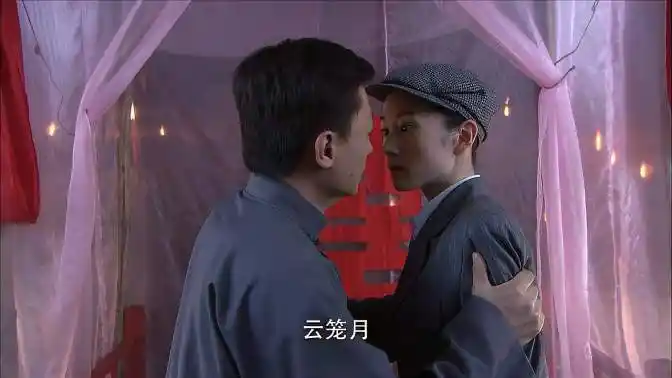 围屋里的桃花:夏禾与穷戏子私定终身,两人在山洞里拜堂,太甜蜜-影视综