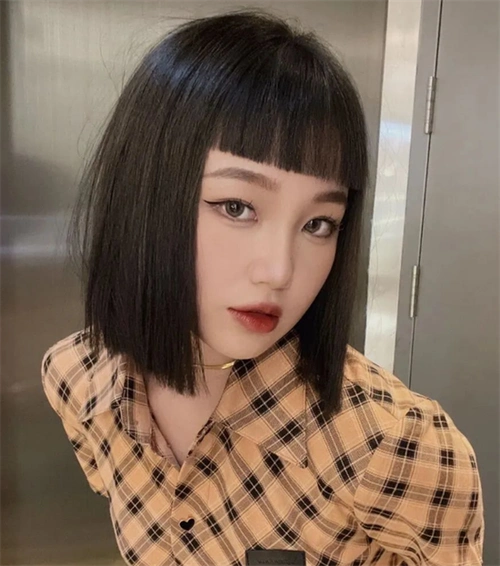 短直发正确打开方式 发尾一刀切酷呆了_直发发型 - 美发站