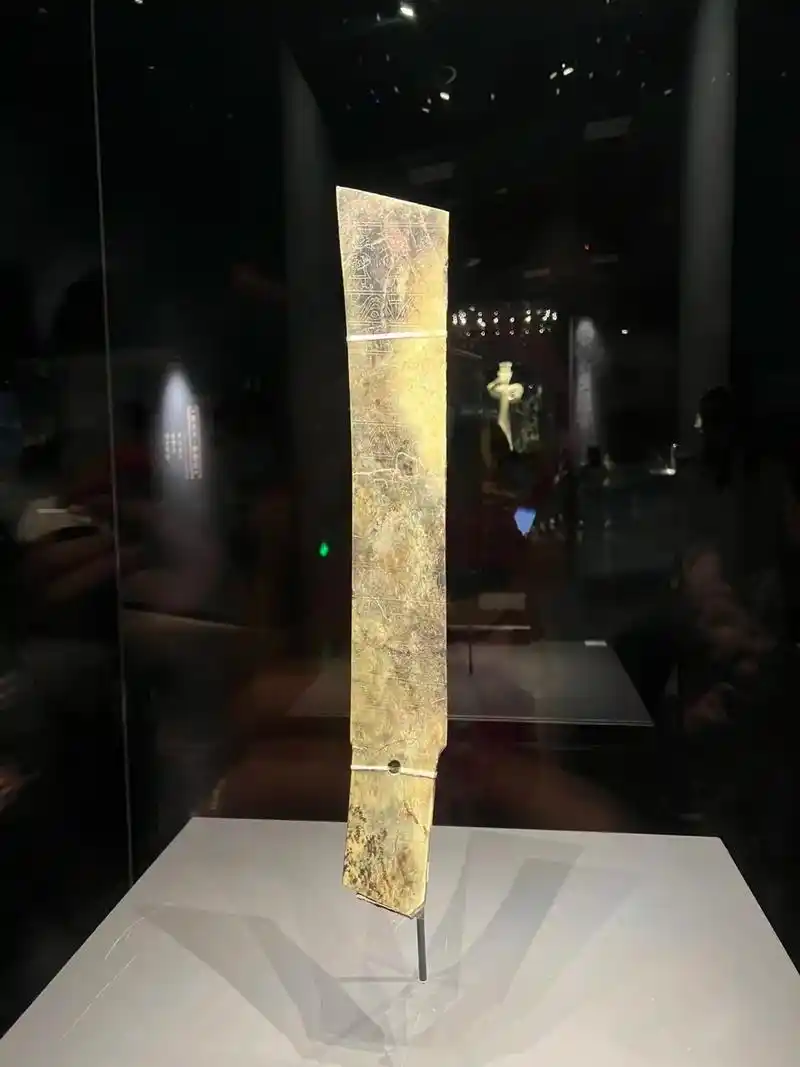 你知道三星堆"祭山图玉璋"为何禁止出国展览吗?这件玉璋上的图 - 抖音