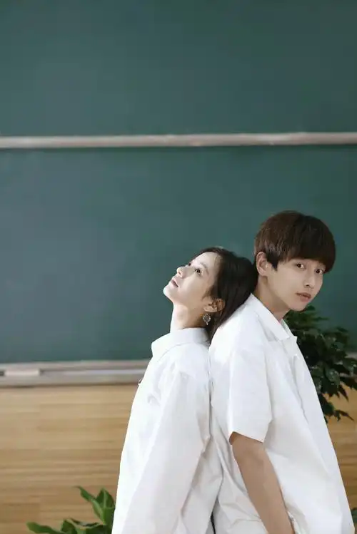 彭昱畅李庚希春日光影#凌魂伴吕人生照片 1.