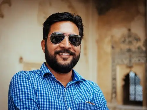 胡子哥- 世界上第一个跑来要和我合照的人.