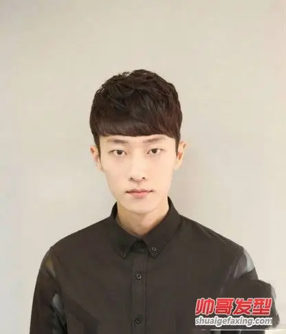 三款韩式男生发型设计适合大学男生的韩式潮发型3